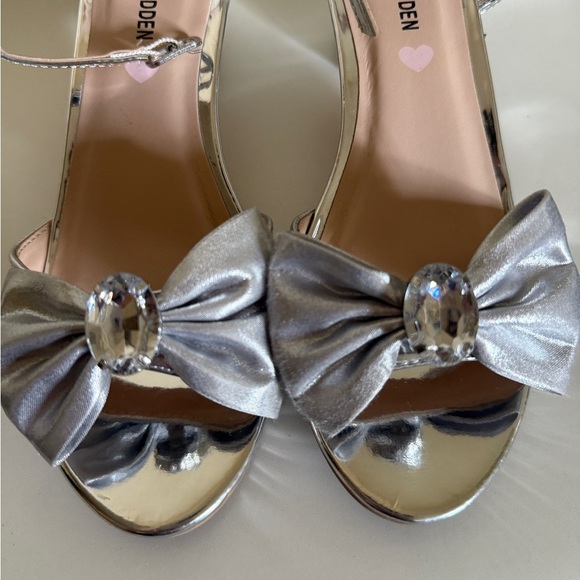LIKE NEW Steve Madden Girls Shoes /Clair Heeled Sandal - Picture 3 of 7